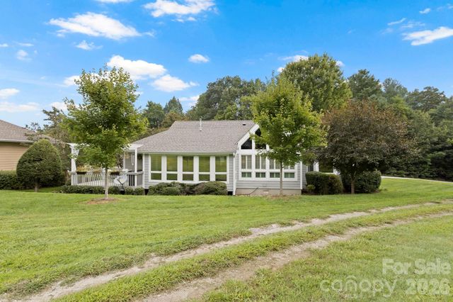 128 Broadmoor Drive, Flat Rock, NC 28731