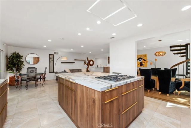 4556 Poe Avenue, Woodland Hills, CA 91364