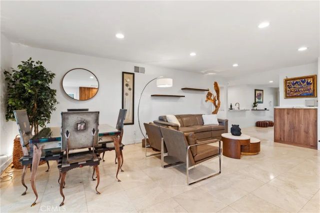 4556 Poe Avenue, Woodland Hills, CA 91364