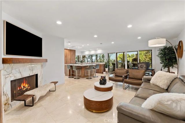 4556 Poe Avenue, Woodland Hills, CA 91364