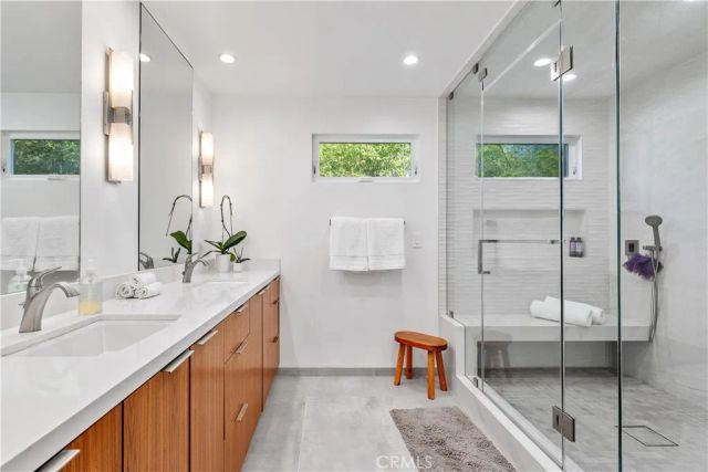 4556 Poe Avenue, Woodland Hills, CA 91364