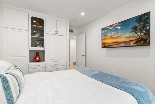 4556 Poe Avenue, Woodland Hills, CA 91364