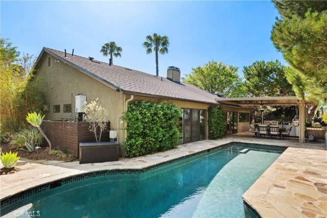 4556 Poe Avenue, Woodland Hills, CA 91364