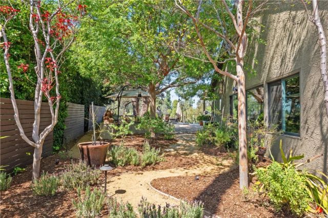 4556 Poe Avenue, Woodland Hills, CA 91364