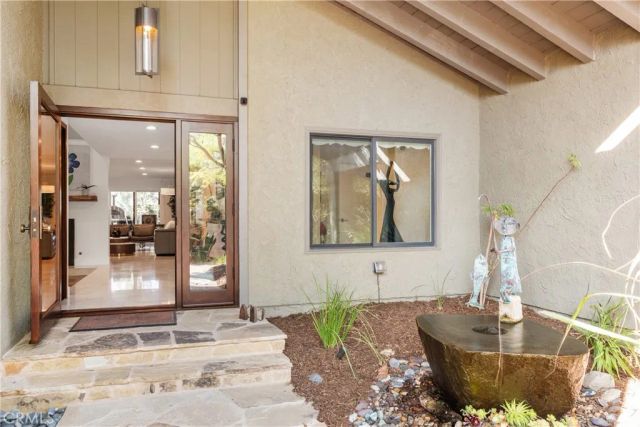 4556 Poe Avenue, Woodland Hills, CA 91364