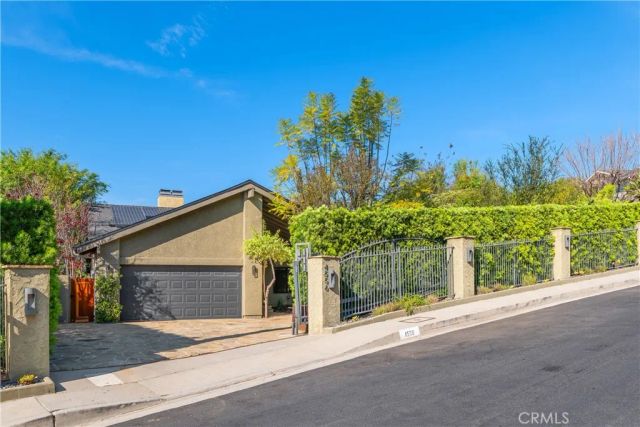 4556 Poe Avenue, Woodland Hills, CA 91364