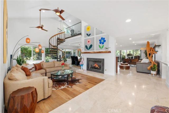 4556 Poe Avenue, Woodland Hills, CA 91364