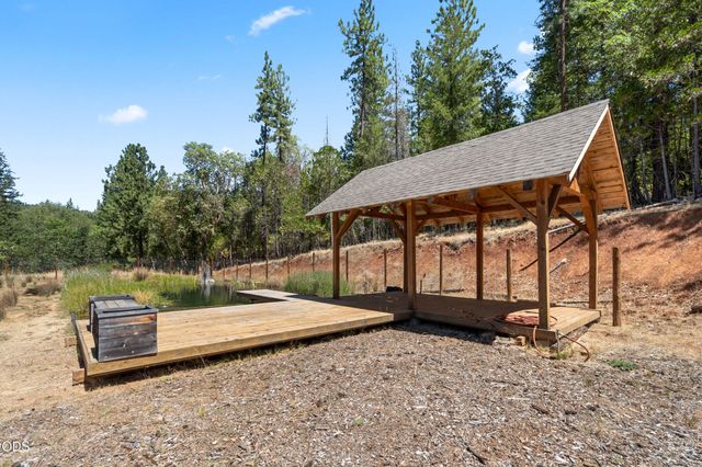 2016 Sykes Creek Road, Rogue River, OR 97537