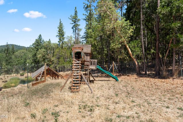 2016 Sykes Creek Road, Rogue River, OR 97537