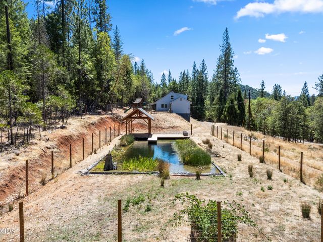 2016 Sykes Creek Road, Rogue River, OR 97537