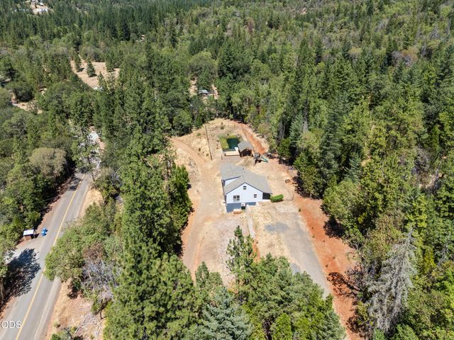 2016 Sykes Creek Road, Rogue River, OR 97537
