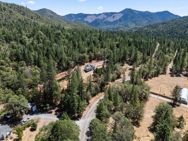 2016 Sykes Creek Road, Rogue River, OR 97537