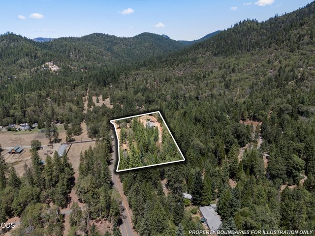 2016 Sykes Creek Road, Rogue River, OR 97537