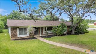 204 W Johnson Street, Cuero, TX 77954