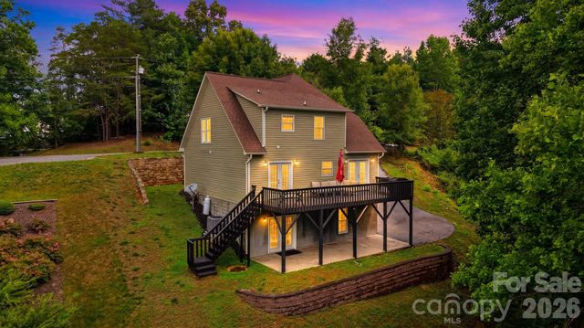 909 36th Avenue NW, Hickory, NC 28601