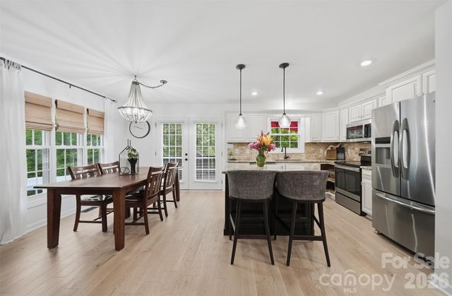 909 36th Avenue NW, Hickory, NC 28601