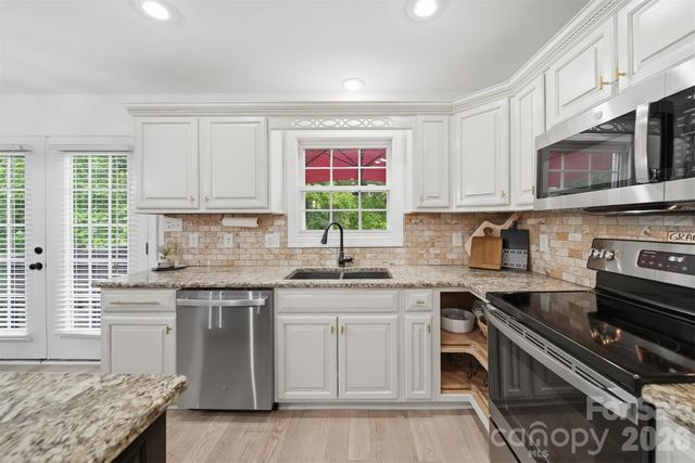 909 36th Avenue NW, Hickory, NC 28601