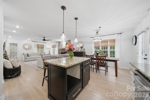 909 36th Avenue NW, Hickory, NC 28601