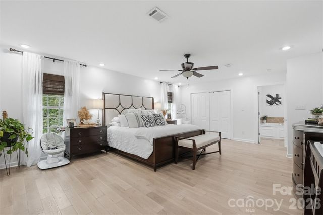 909 36th Avenue NW, Hickory, NC 28601