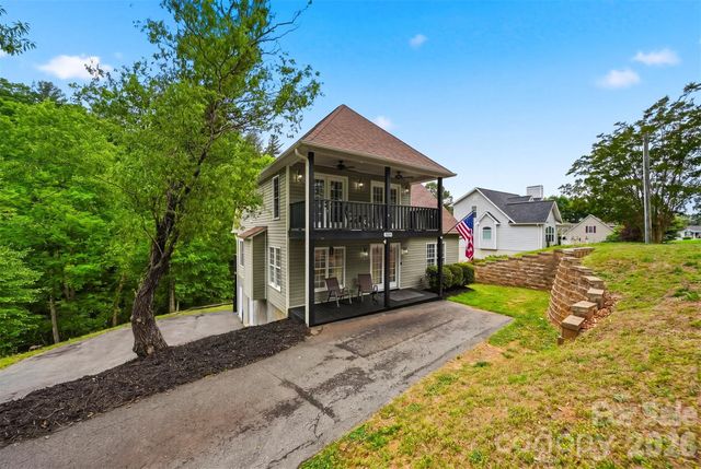 909 36th Avenue NW, Hickory, NC 28601
