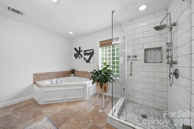 909 36th Avenue NW, Hickory, NC 28601