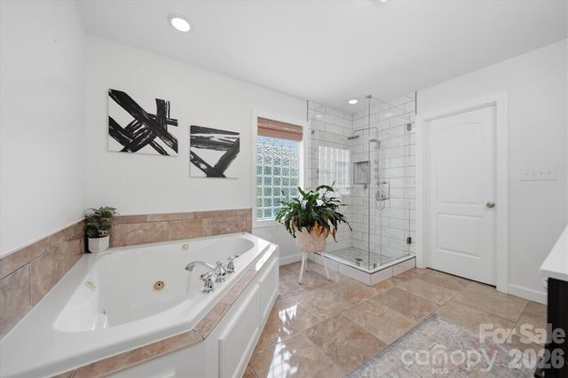909 36th Avenue NW, Hickory, NC 28601