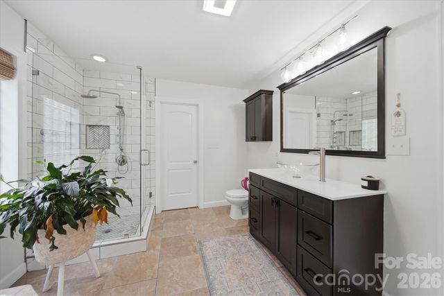 909 36th Avenue NW, Hickory, NC 28601