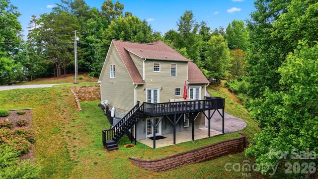 909 36th Avenue NW, Hickory, NC 28601