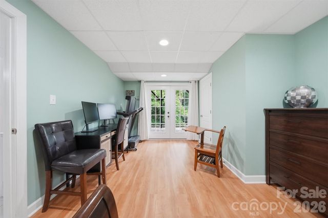 909 36th Avenue NW, Hickory, NC 28601