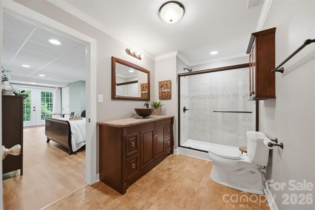 909 36th Avenue NW, Hickory, NC 28601