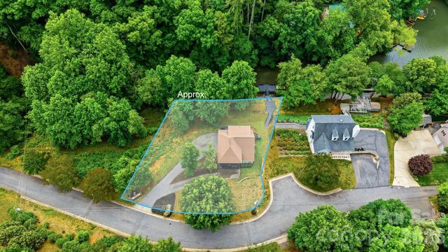 909 36th Avenue NW, Hickory, NC 28601