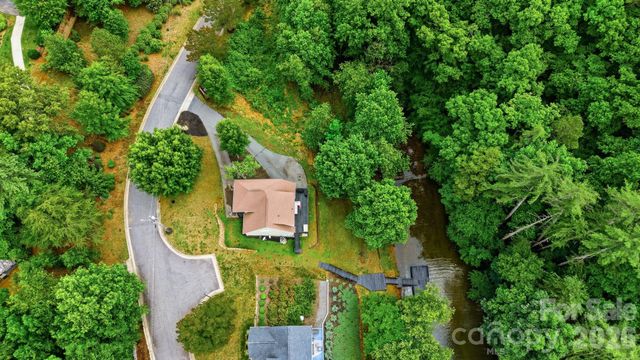 909 36th Avenue NW, Hickory, NC 28601