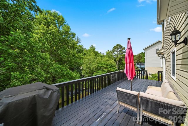 909 36th Avenue NW, Hickory, NC 28601