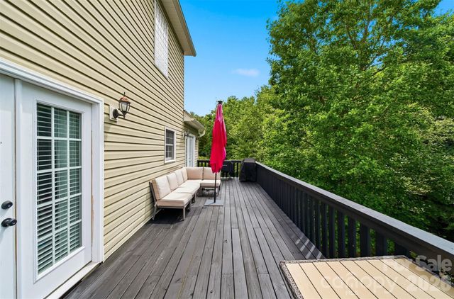 909 36th Avenue NW, Hickory, NC 28601