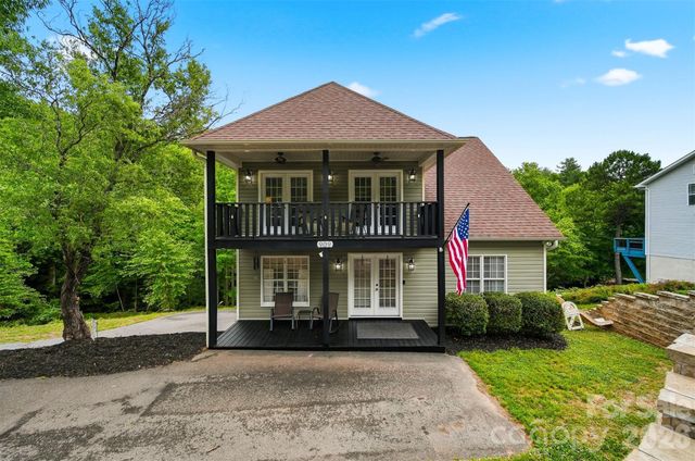 909 36th Avenue NW, Hickory, NC 28601