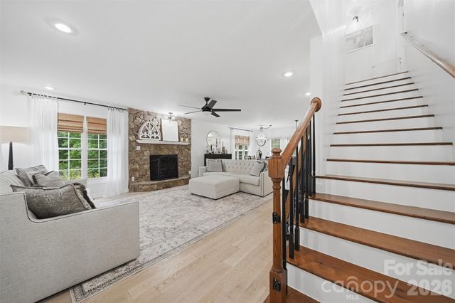 909 36th Avenue NW, Hickory, NC 28601