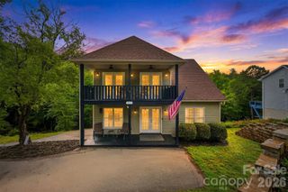 909 36th Avenue NW, Hickory, NC 28601