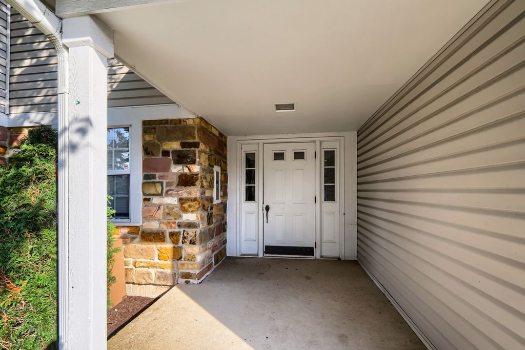 75 LARCH Court Z1, Schaumburg, IL 60193 — photo 2