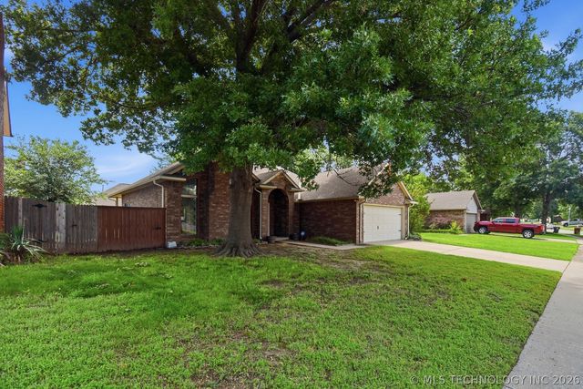 13643 S Oak Place, Glenpool, OK 74033