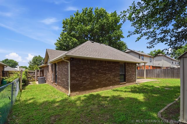 13643 S Oak Place, Glenpool, OK 74033