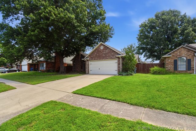 13643 S Oak Place, Glenpool, OK 74033