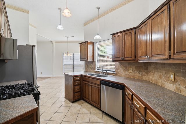 13643 S Oak Place, Glenpool, OK 74033