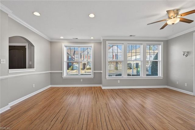 5564 Frog Pond LN, Virginia Beach, VA 23455