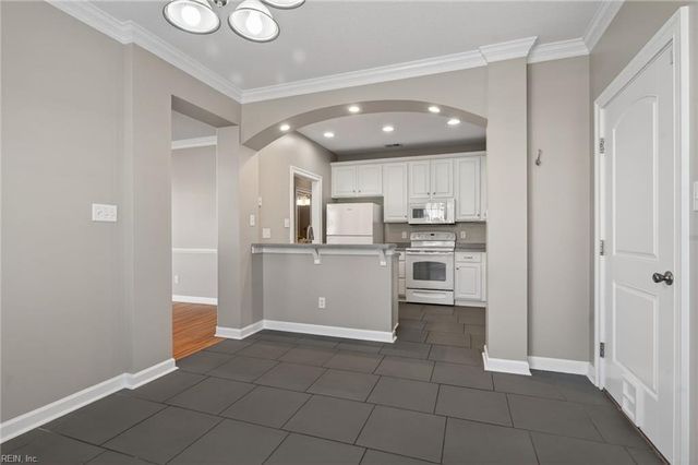 5564 Frog Pond LN, Virginia Beach, VA 23455