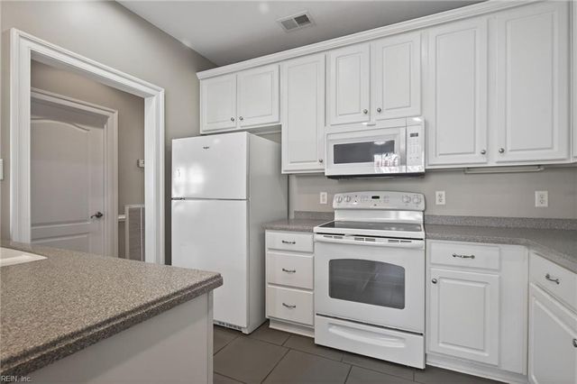 5564 Frog Pond LN, Virginia Beach, VA 23455