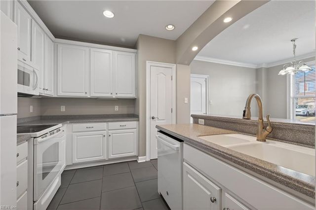 5564 Frog Pond LN, Virginia Beach, VA 23455