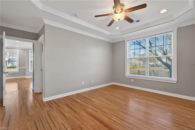 5564 Frog Pond LN, Virginia Beach, VA 23455