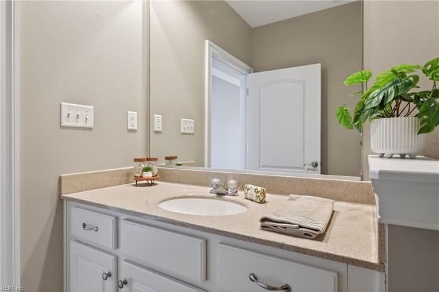 5564 Frog Pond LN, Virginia Beach, VA 23455