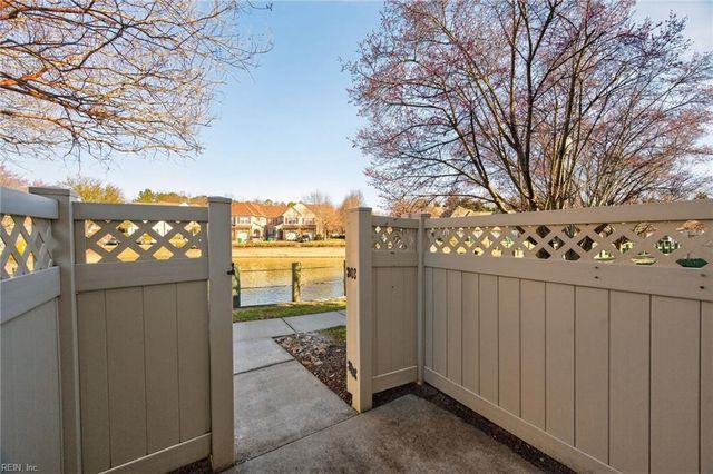 5564 Frog Pond LN, Virginia Beach, VA 23455