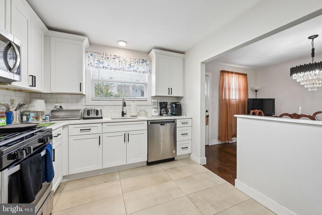 348 PEACH RD, BELLMAWR, NJ 08031 — photo 5